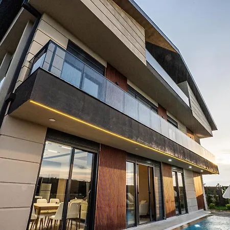 Seven Luxuryy Villa *