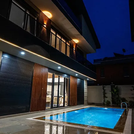 Seven Luxuryy Villa *